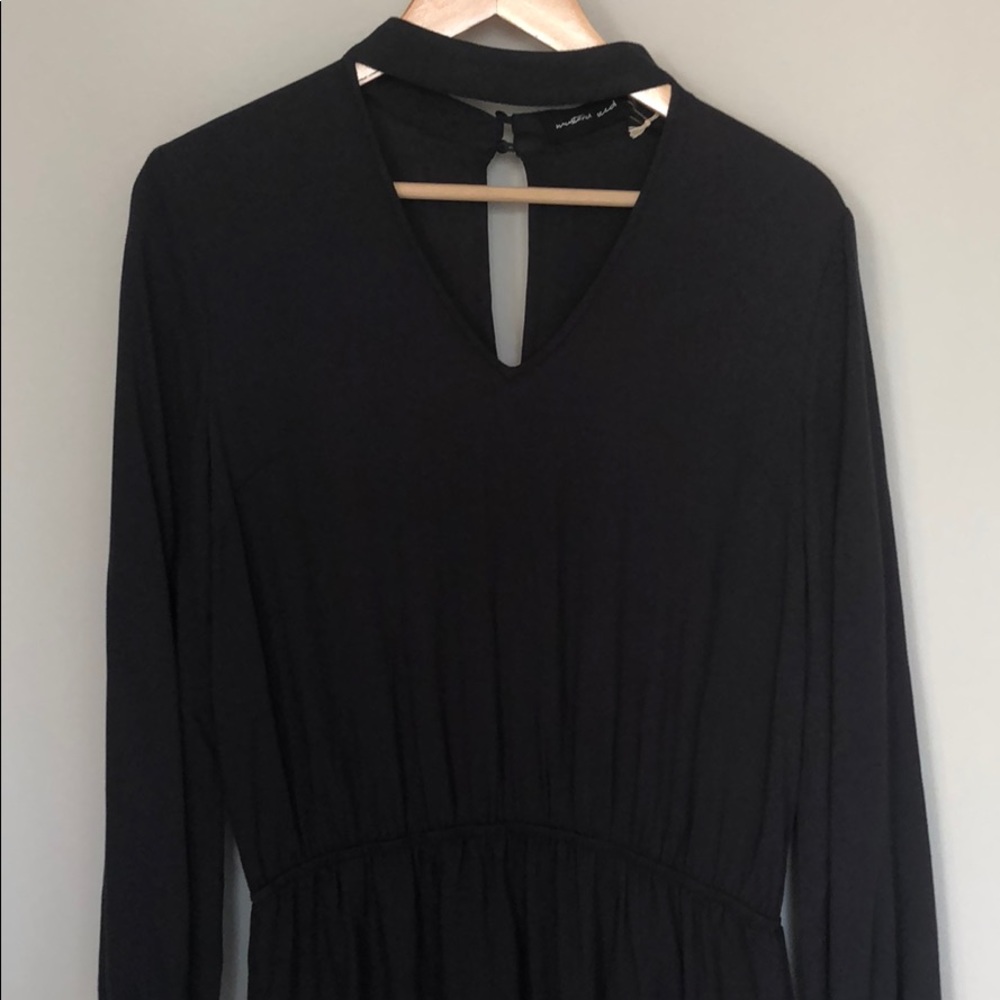 Keyhole Neckline Black Dress - Picture 6 of 8